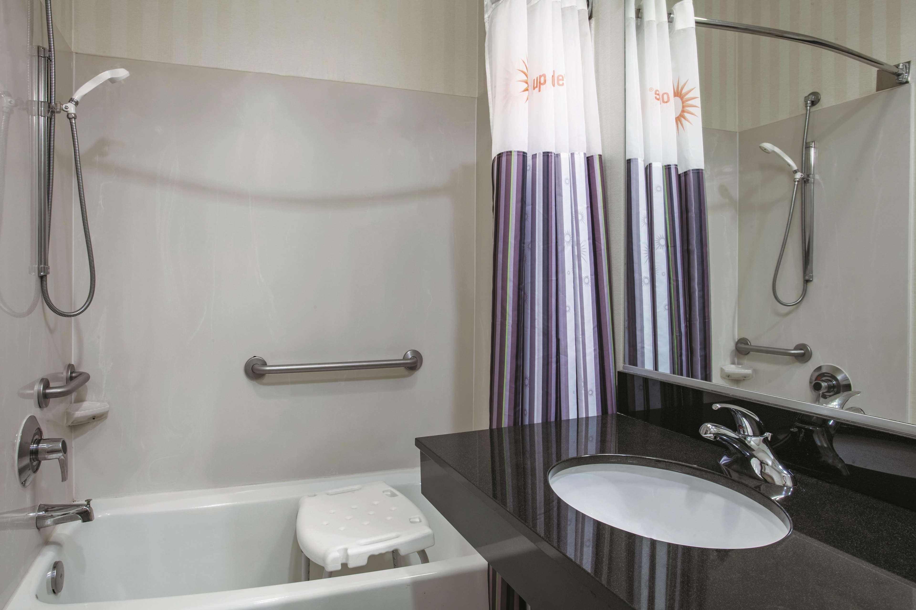 La Quinta By Wyndham Manassas Battlefield Hotel Bagian luar foto